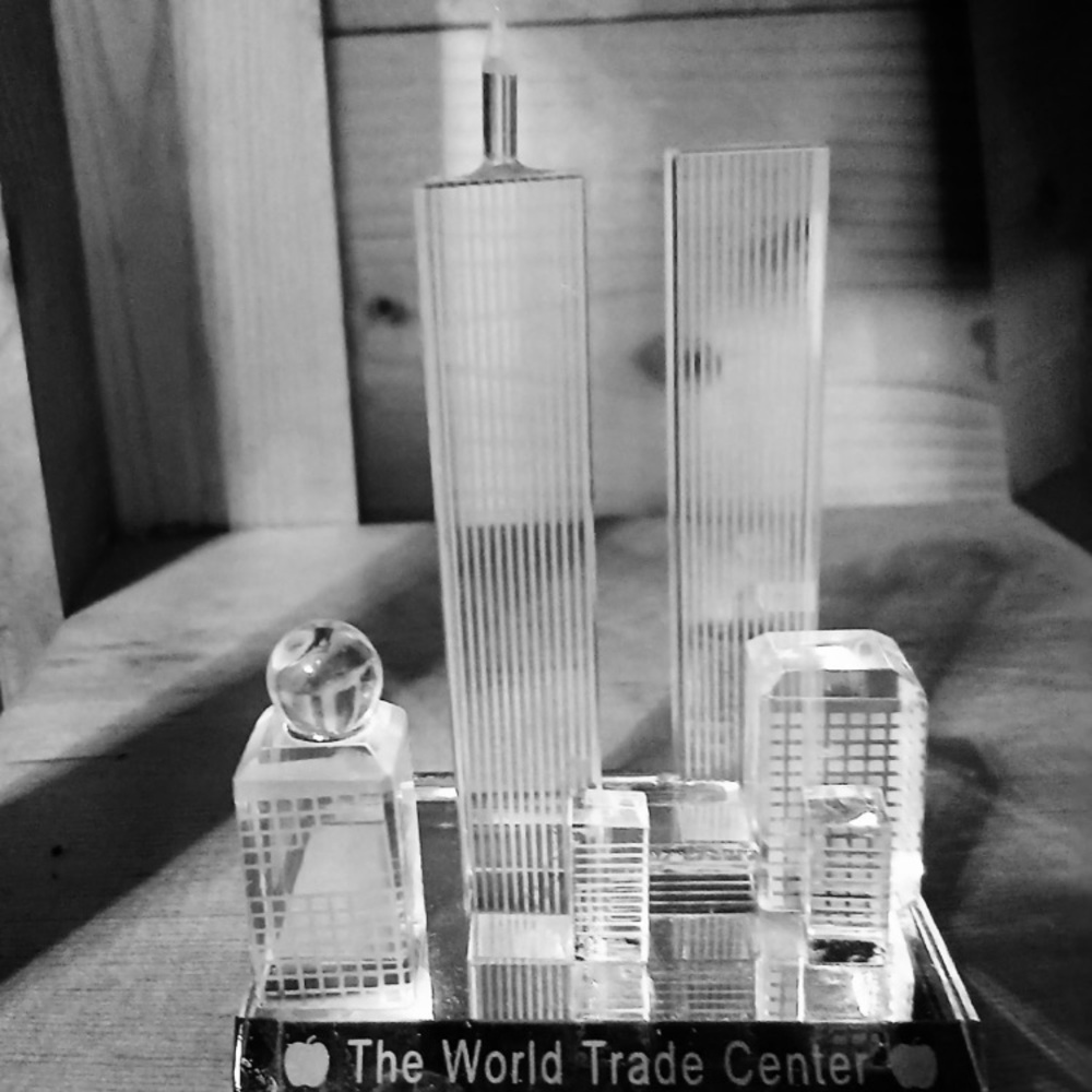 🍎🏢 New York City NYC World Trade Center WTC 5” Tall Lucite Statue 🚕🕋